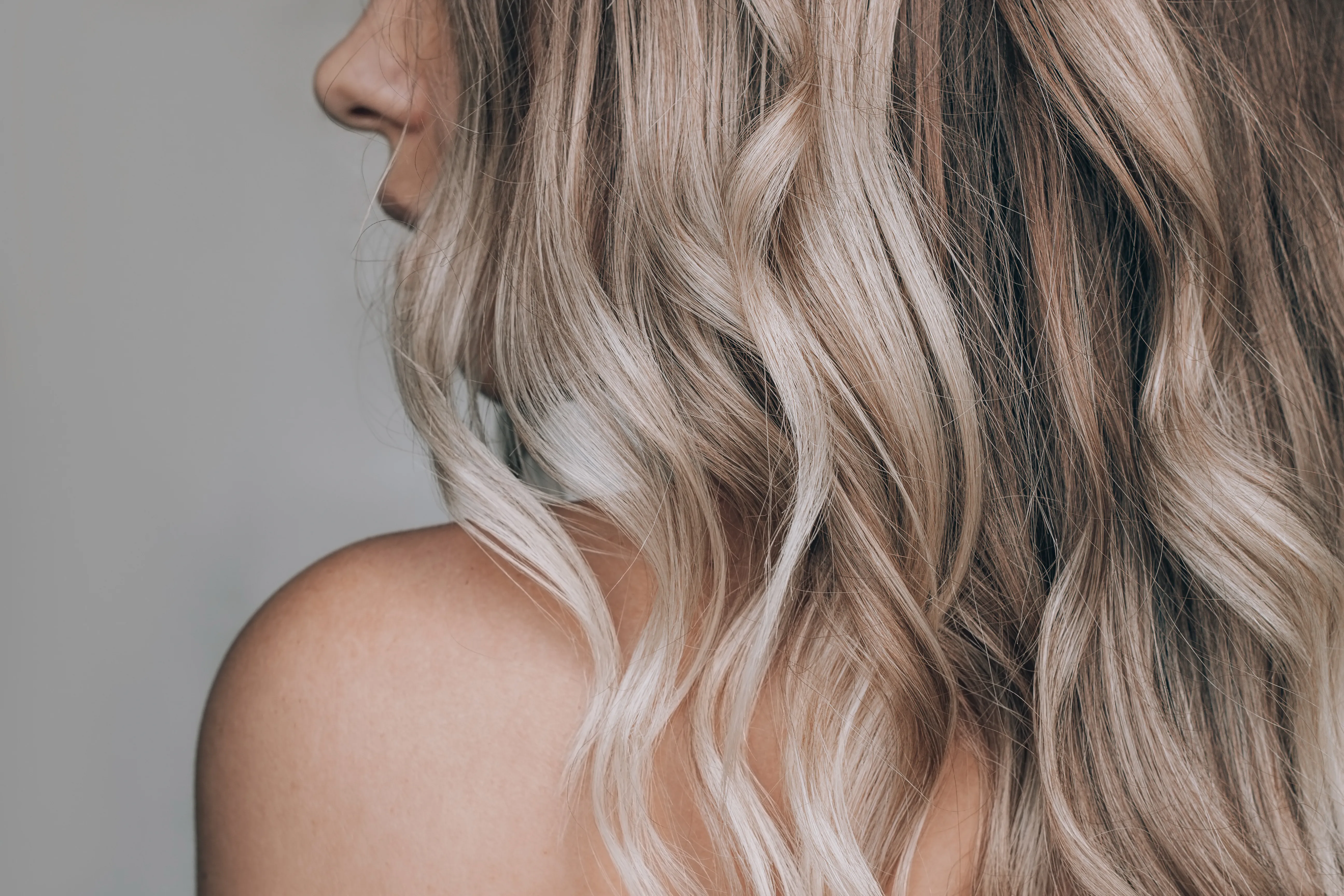 Blondine mit Hair Frosting