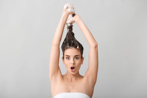 Reverse Washing: Die umgekehrte Haarwäsche
