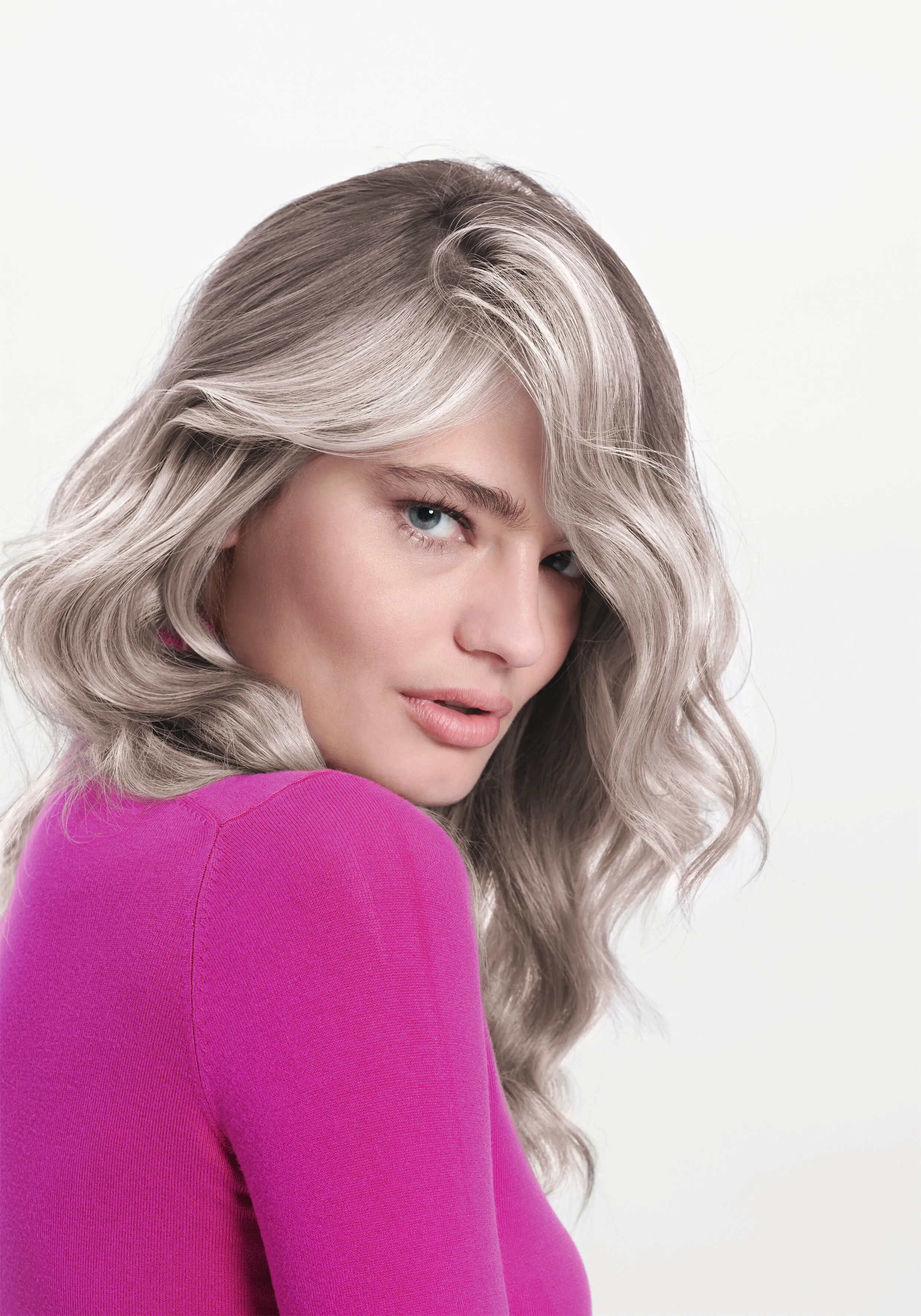 Blondine mit Face Framing