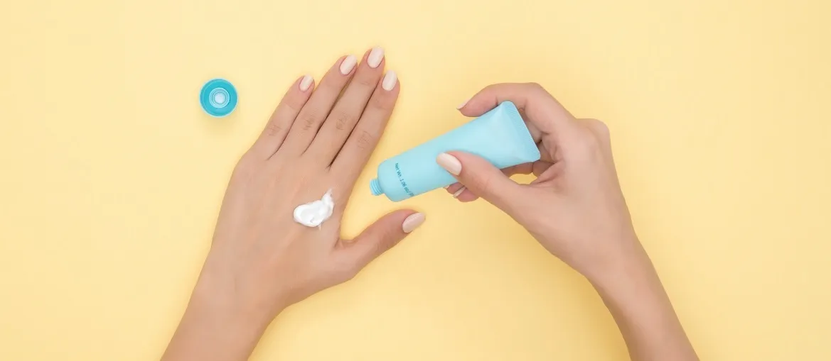 Handcreme auftragen