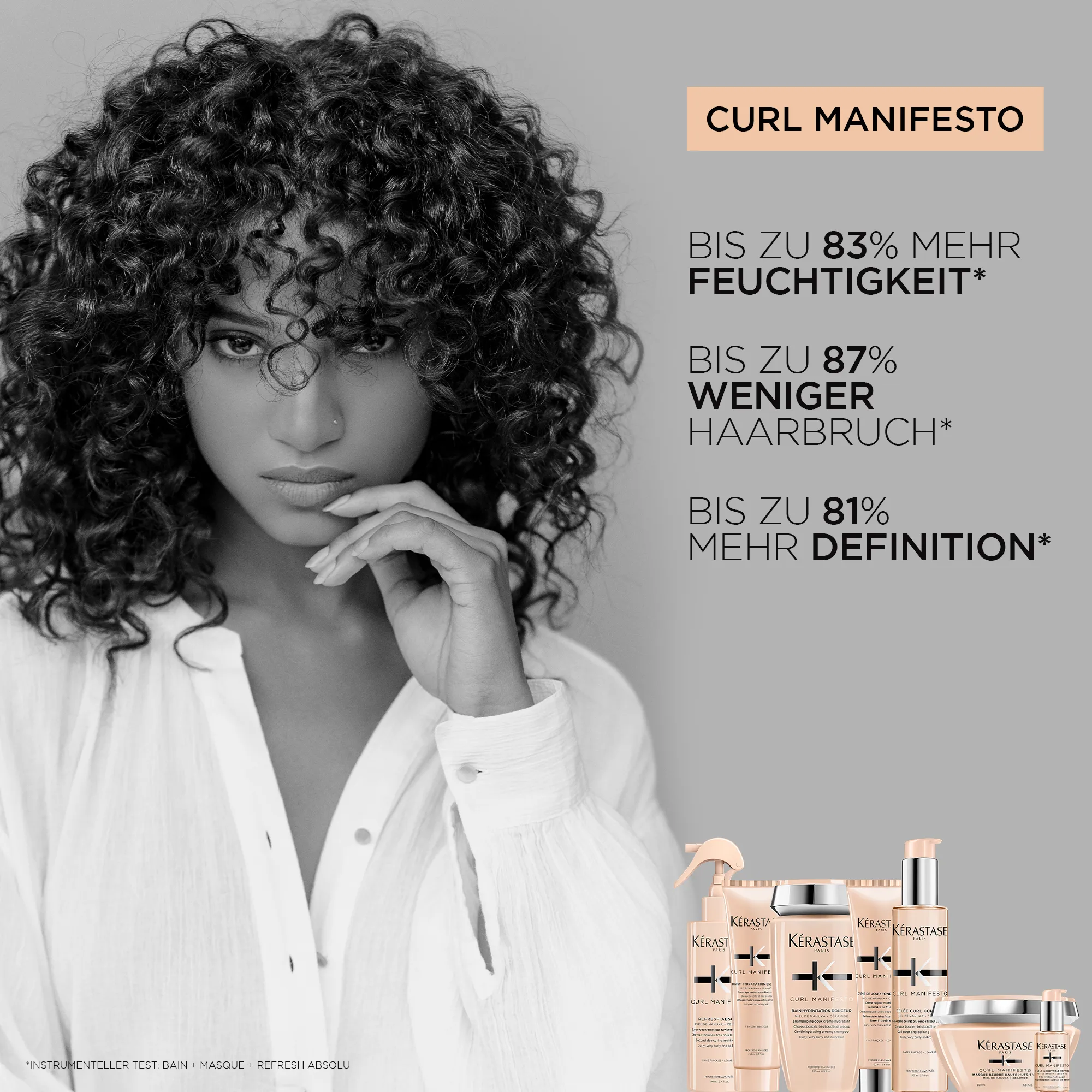 Frau mit Locken und Kérastase Curl Manifesto Produkte