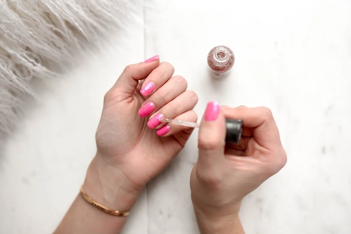 Nagellack auftragen
