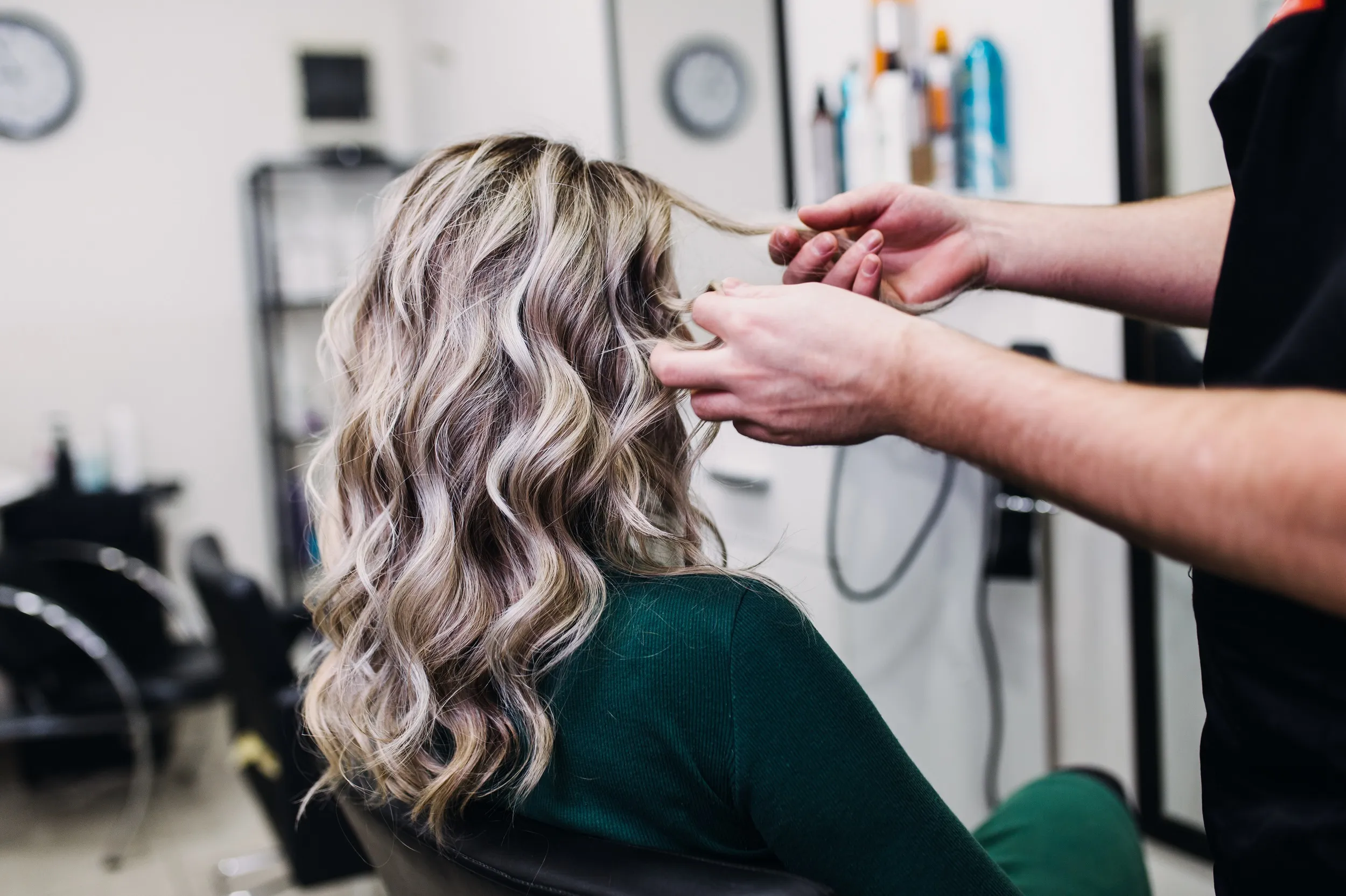 Locken beim Friseur