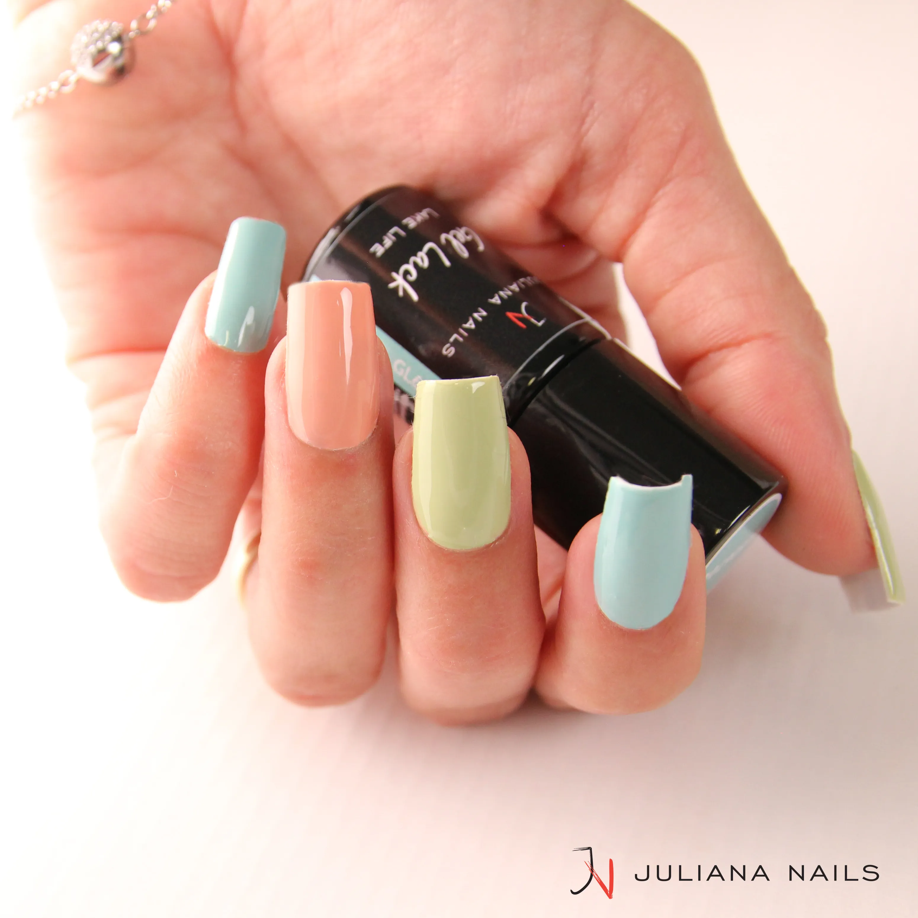 Bunte Nägel mit Juliana Nails Gel Lac