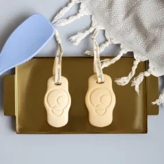 zwei verschiedene Festes Shampoos