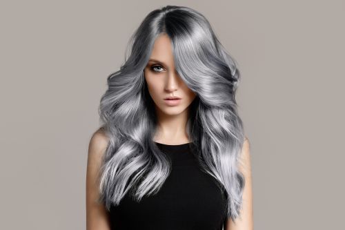 Frau mit silber Haaren
