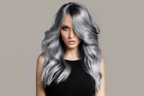 Frau mit silber Haaren