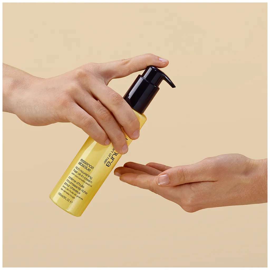 Shu Uemura Essence Absolue Nourishing Oil-in-Cream